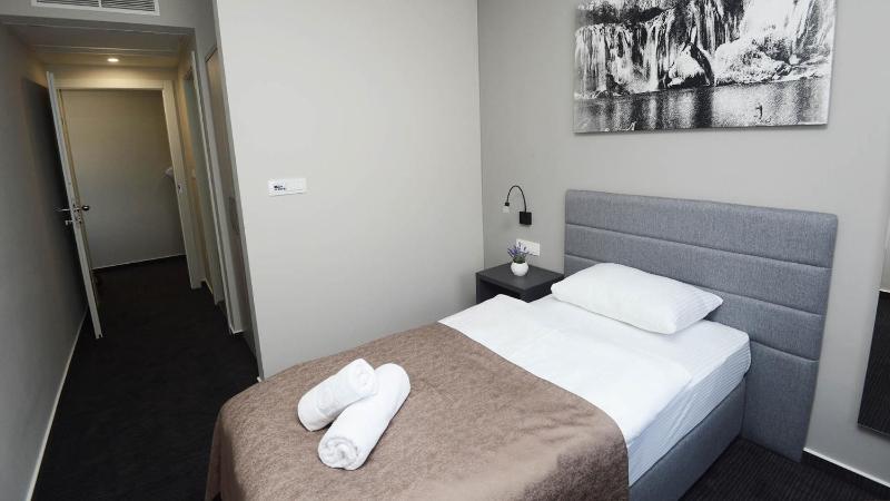 Standard Single Room image 4