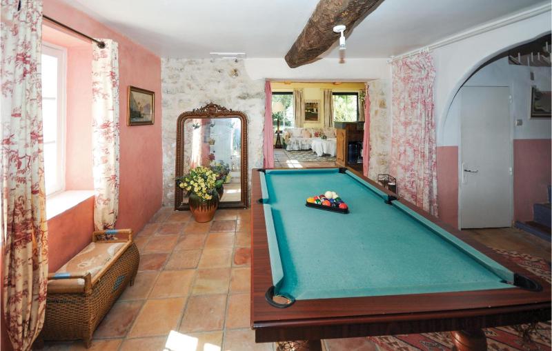 Eight-Bedroom Holiday Home image 3