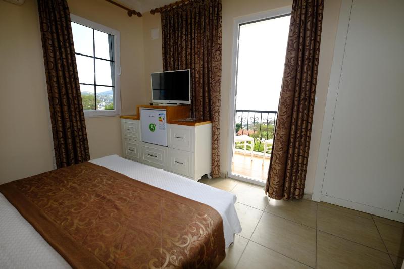 Classic Double Room with Sea View image 3