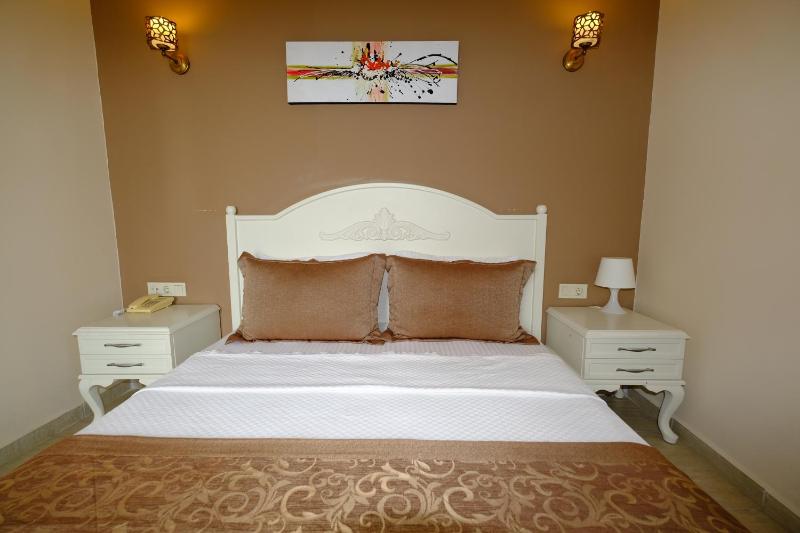 Classic Double Room with Sea View image 4
