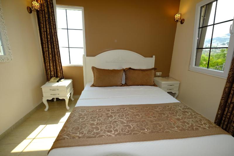 Classic Double Room with Sea View image 2