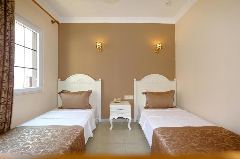 Double or Twin Room with Partial Sea View image 1