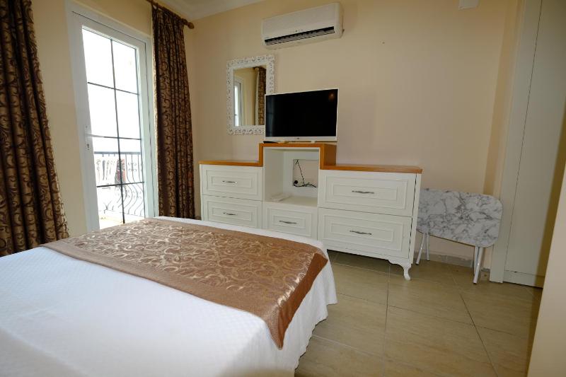 Double Room with Side Sea View image 2