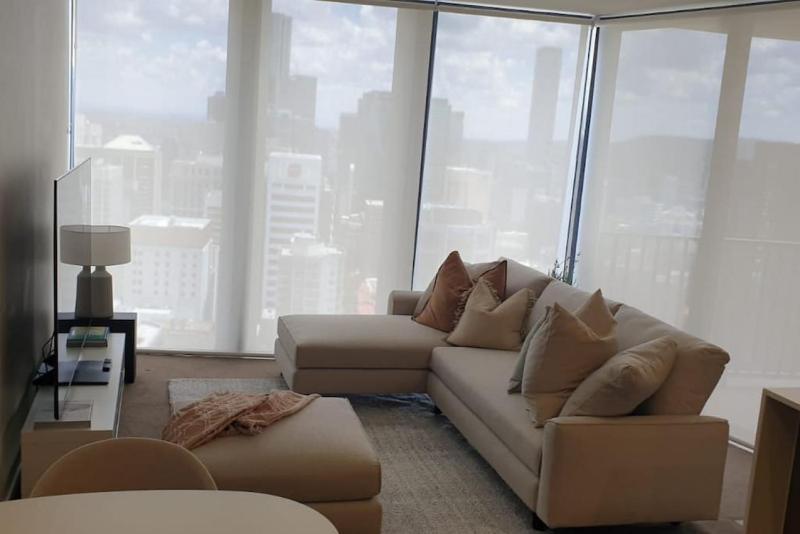 Executively Inspired - 2 Bed 2 Bath Apt on Queen St with Carpark Fast WiFi Rooftop Pool and Sleeps 5 - image 16