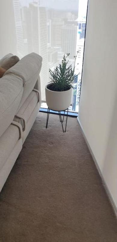 Executively Inspired - 2 Bed 2 Bath Apt on Queen St with Carpark Fast WiFi Rooftop Pool and Sleeps 5 - image 4