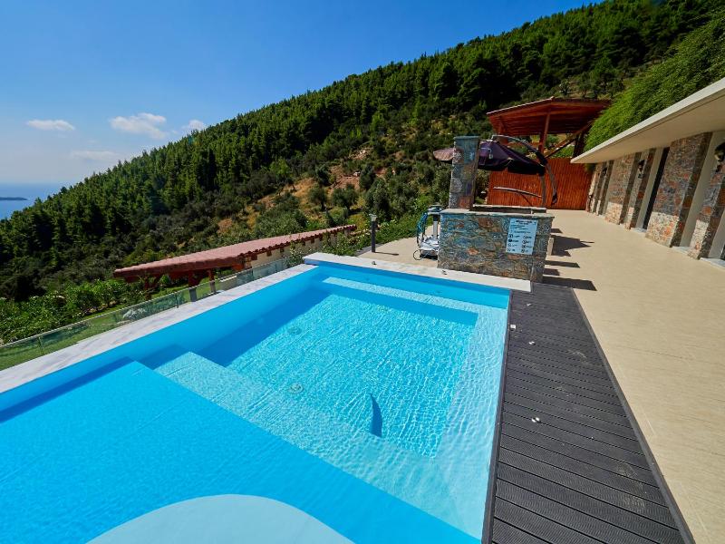 Sky Sea Resort & Villas - image 3