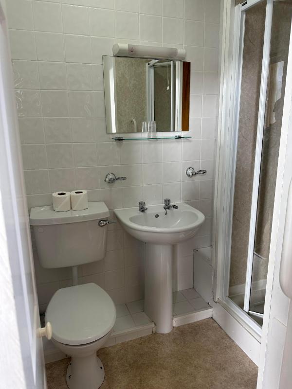 Twin Room image 3