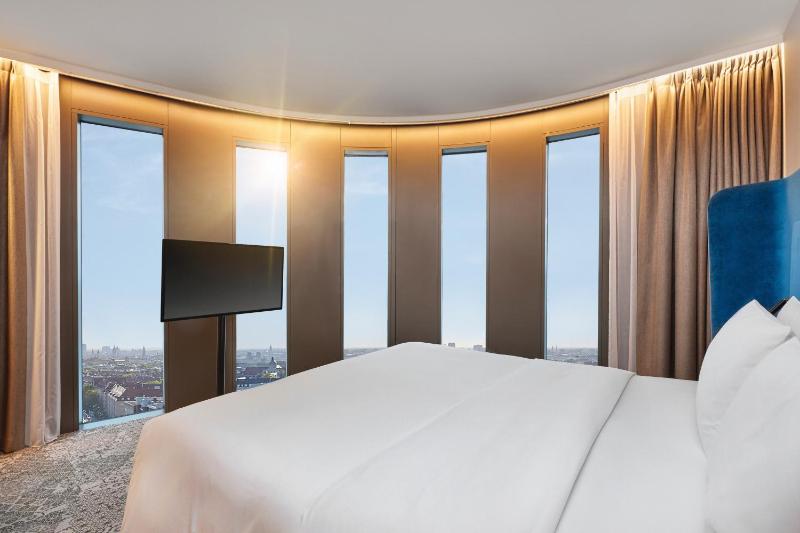 Panorama King Room image 3