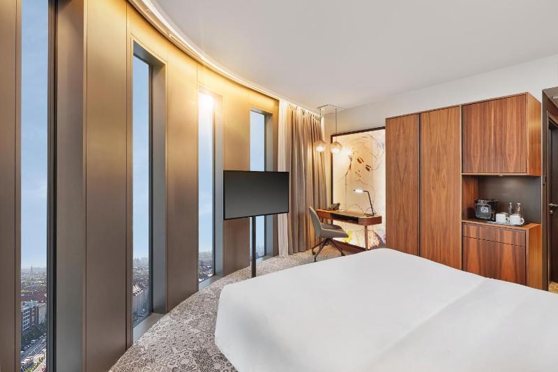 Panorama King Room image 4