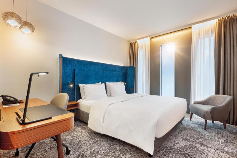 Superior King Room image 1