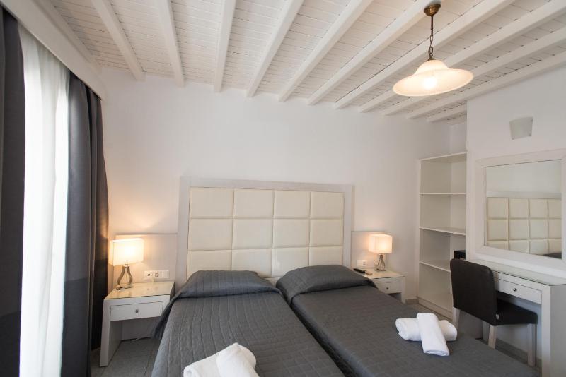 Superior Double or Twin Room with Garden View image 4
