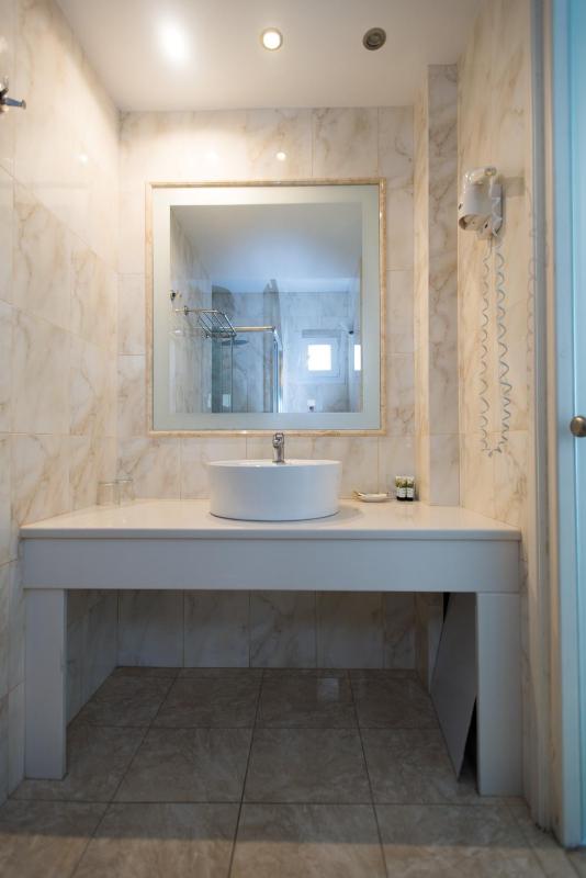 Superior Triple Room image 3