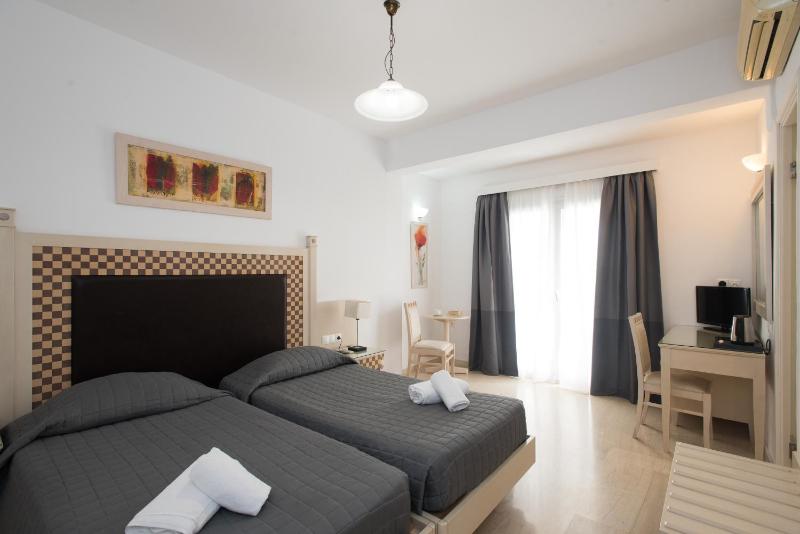 Superior Double or Twin Room with Garden View image 2