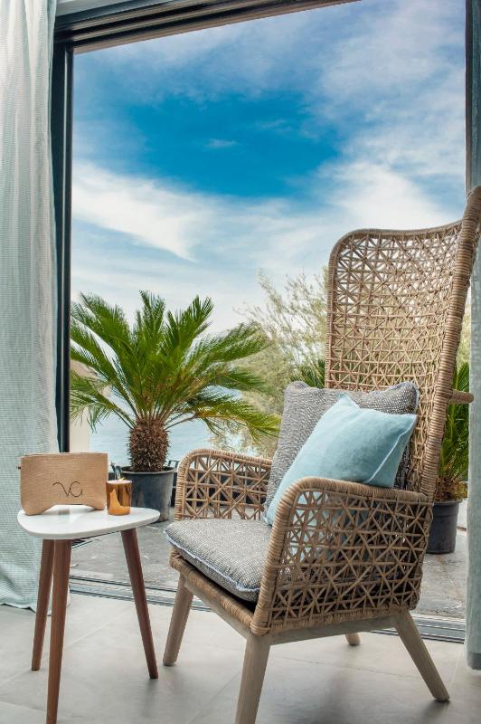 Double Room with Sea View image 4