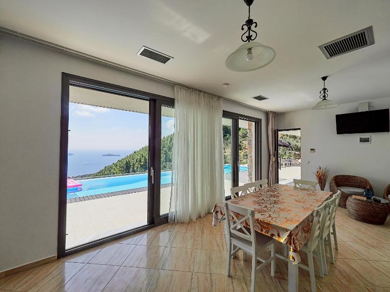 Sky Sea Resort & Villas - image 26