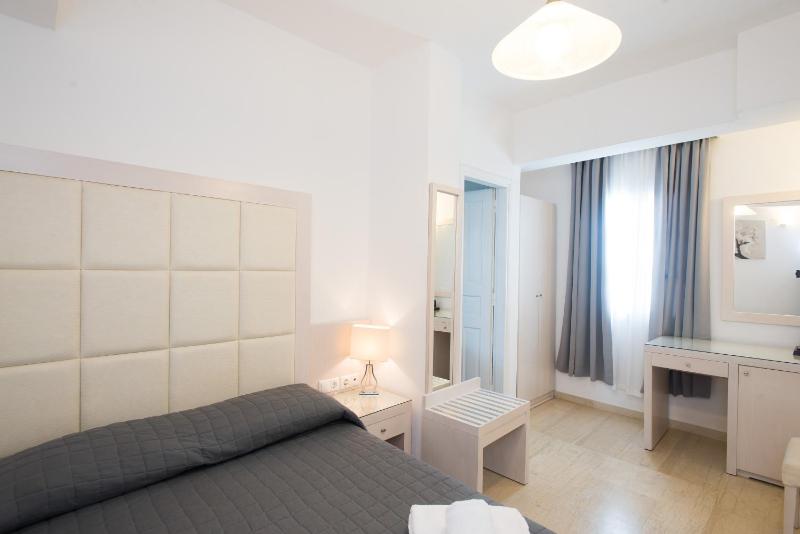 Standard Double Room image 3