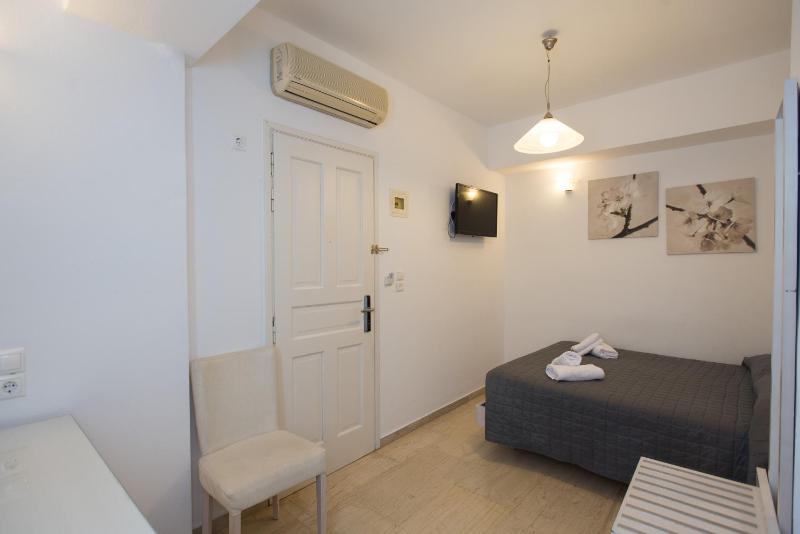 Standard Double Room image 4