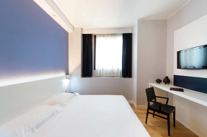 Economy Double Room image 1