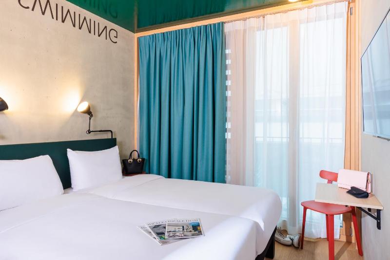 Superior Twin Room image 2