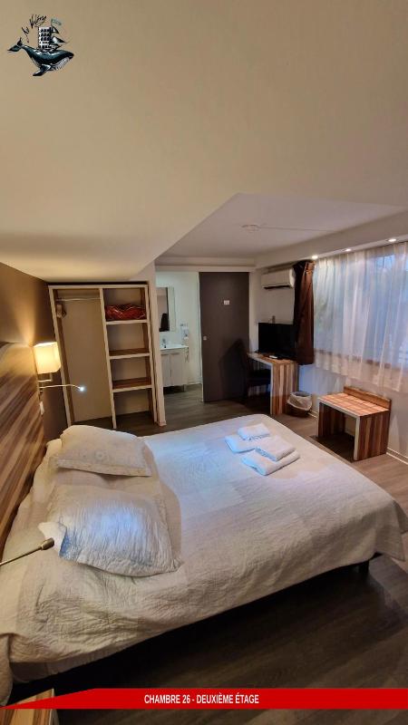 Double Room with Patio image 2