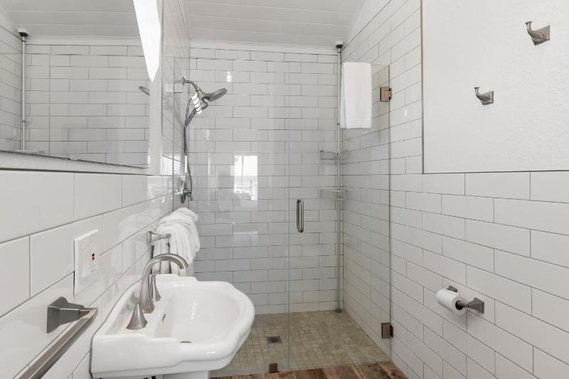 Deluxe King Suite image 3