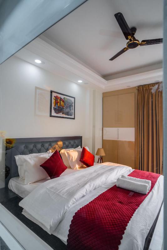 The Lodgers 1 BHK Serviced Apartment Golf Course Road Gurgaon - image 6