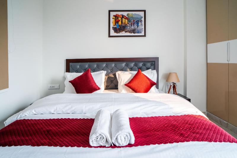 The Lodgers 1 BHK Serviced Apartment Golf Course Road Gurgaon - image 8