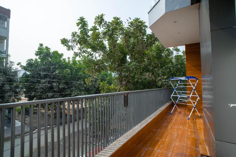 The Lodgers 1 BHK Serviced Apartment Golf Course Road Gurgaon - image 13