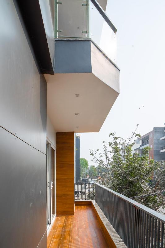The Lodgers 1 BHK Serviced Apartment Golf Course Road Gurgaon - image 5