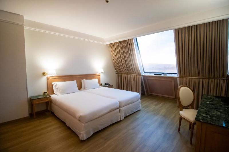 Classic Double or Twin Room image 1