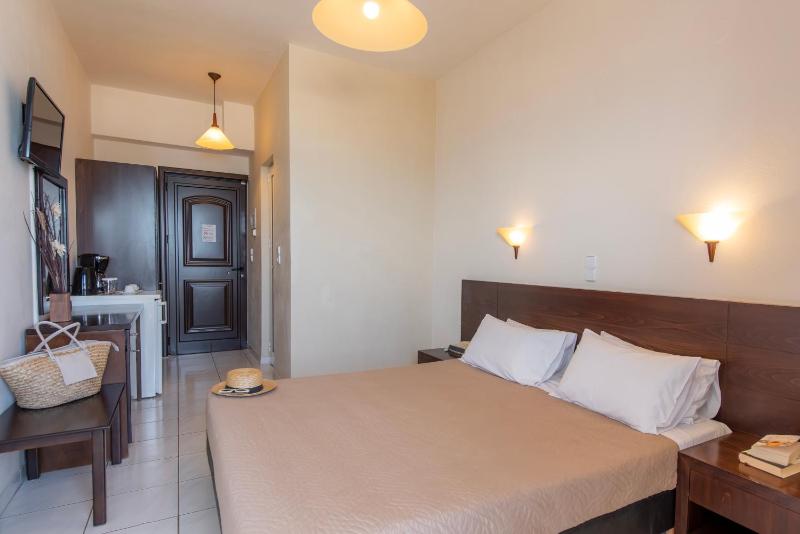 Double or Twin Room with Sea View image 3