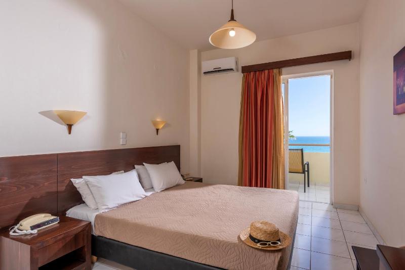 Double or Twin Room with Sea View image 1