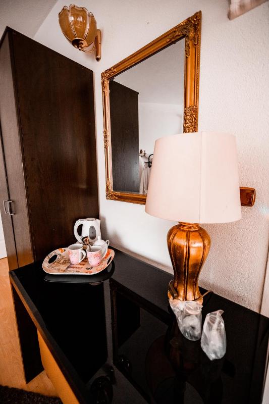 Triple Room with Private Bathroom image 3