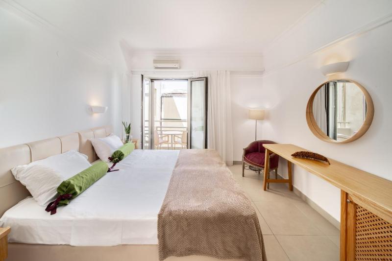 Superior Double Room image 4