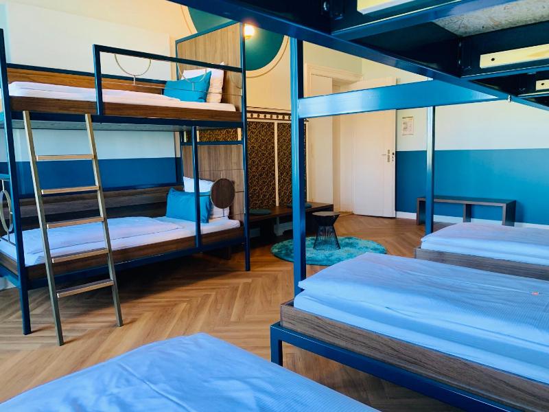 Deluxe 6/7 Beds Dorm shared image 1