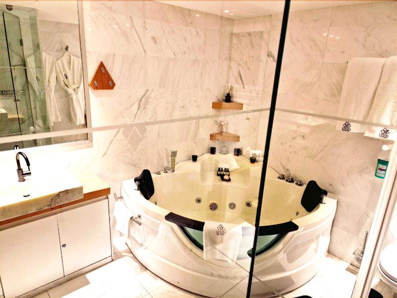 Junior Suite with Sea View image 2