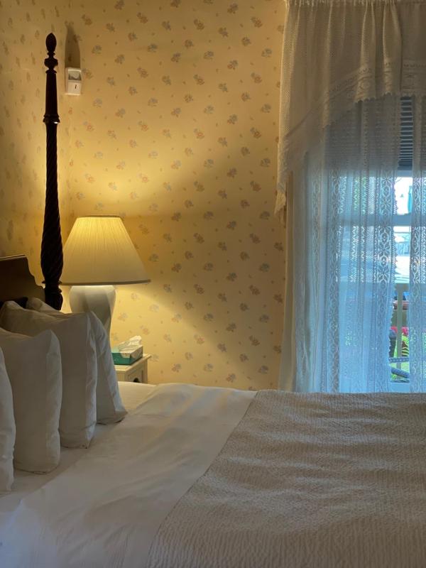 Queen Room - Disability Access image 3