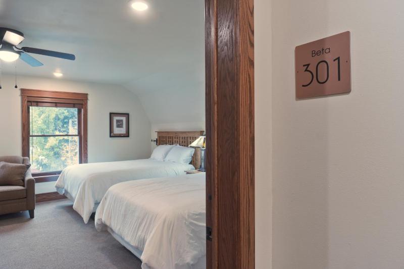 Double Room image 4