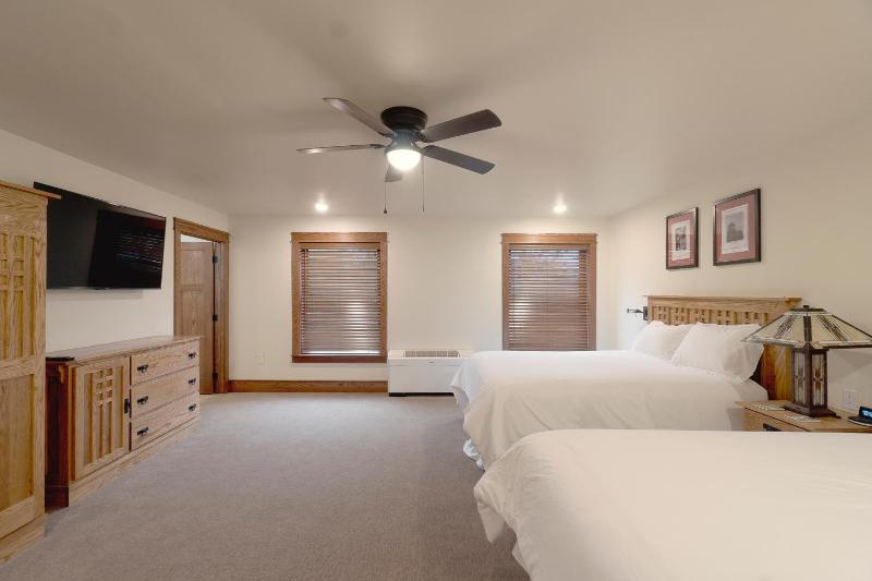 Double Room with Private Bathroom image 4