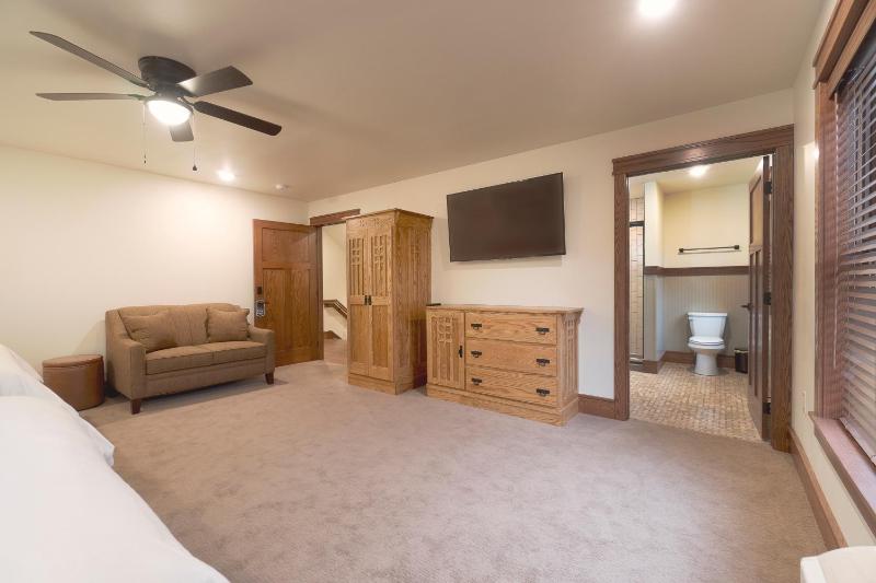 Double Room with Private Bathroom image 2