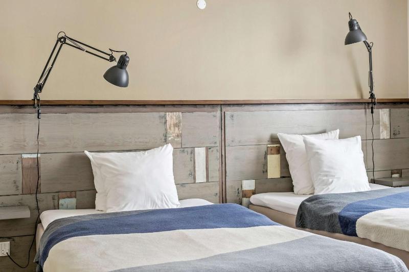 Twin Room image 1