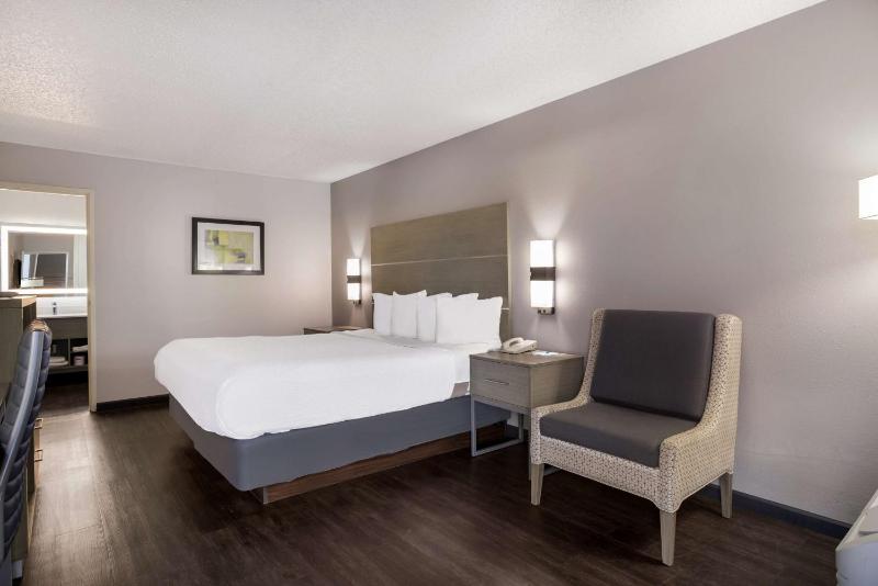 King Room - Non-Smoking image 4