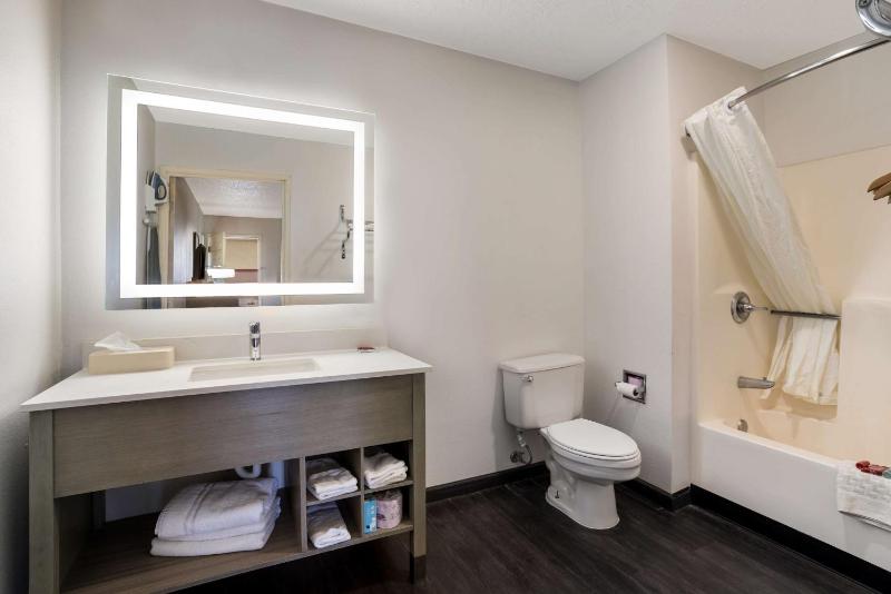 King Room - Non-Smoking image 2