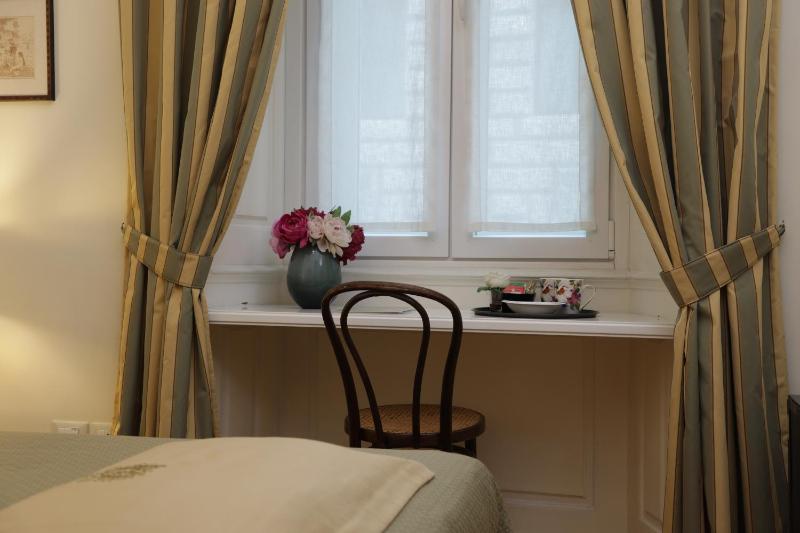 Small Double Room image 3