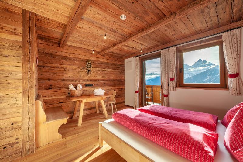 Deluxe Double Room with Balcony image 3