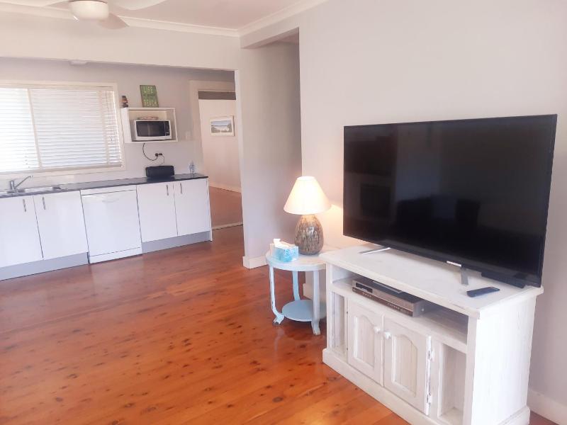 Watts @ Callala Beach-Pet Friendly - image 4