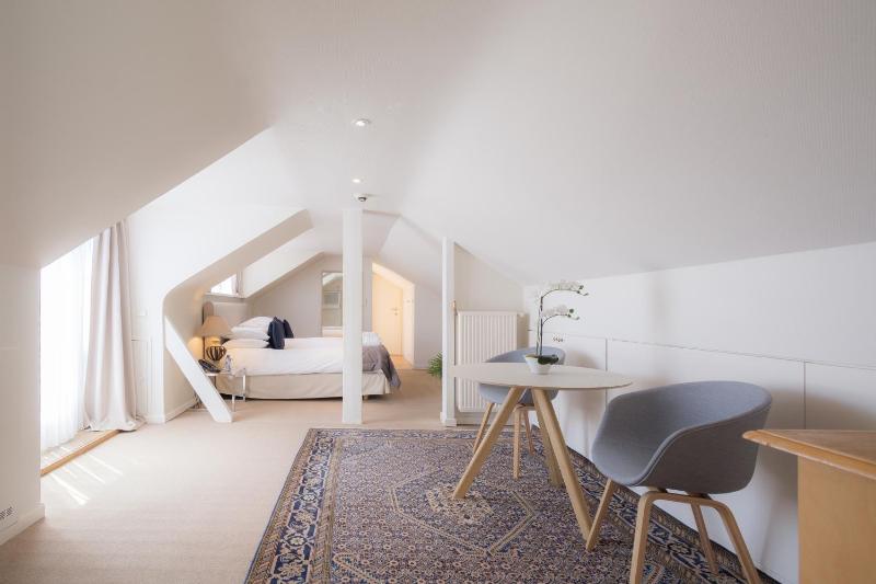 Family Room image 1