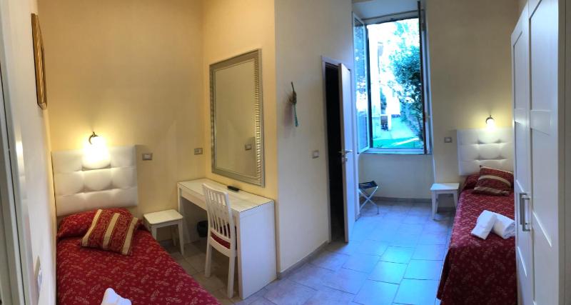Twin Room image 3