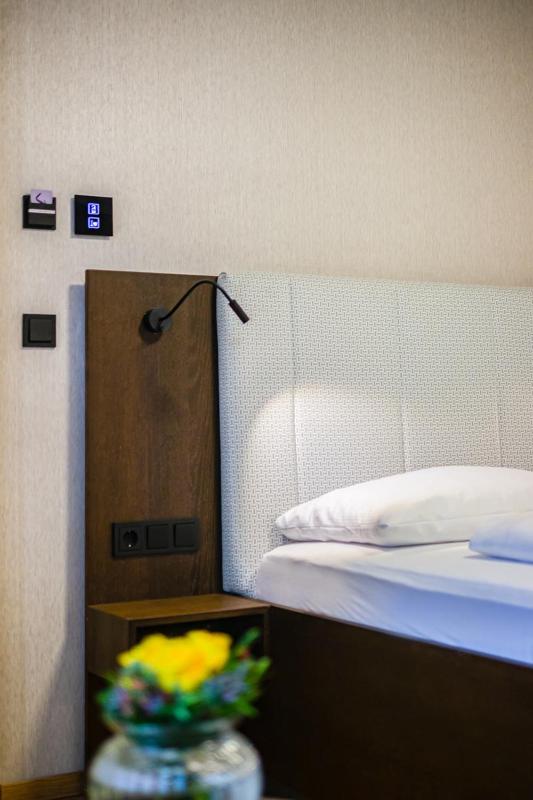 Economy Double Room image 2