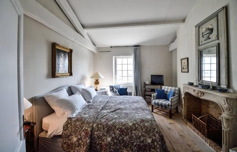 Standard Double Room image 4